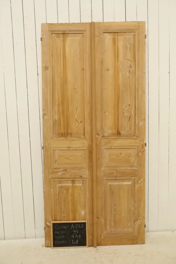 Antique French panel door - lot A753 - Image 2