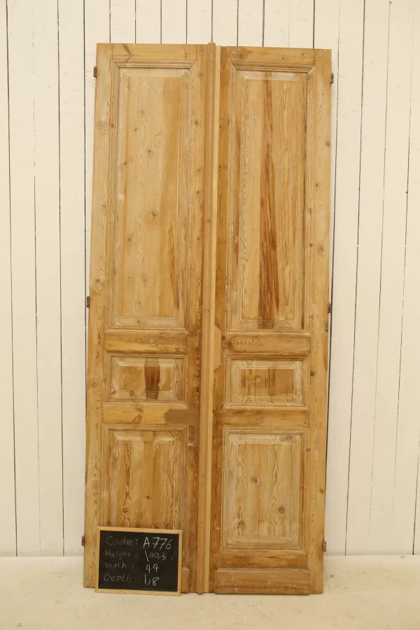 Antique French panel door - lot A776 - Image 2